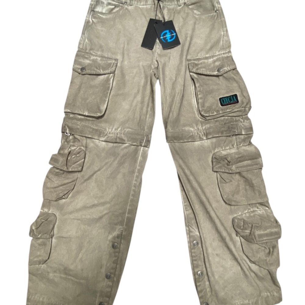 NWT - Create Explore Expand Los Angeles Cargo Pants
